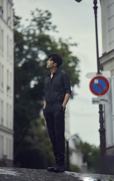 井柏然巴黎旅行拍写真 享受时光