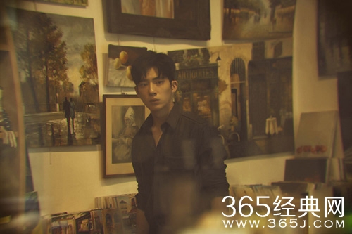 井柏然巴黎旅行拍写真 享受时光