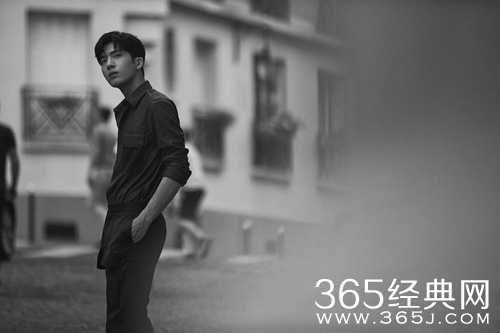 井柏然巴黎旅行拍写真 享受时光