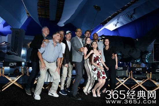 Baby拍摄《独立日2》多处伤痕 黄晓明全力支持