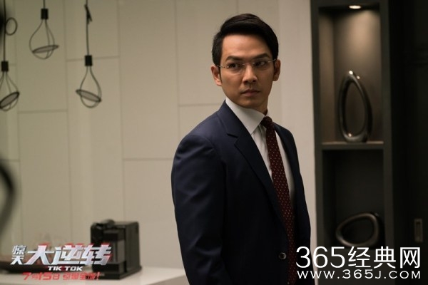 钟汉良新剧曝出剧照 惨遭爆头粉丝惊呼