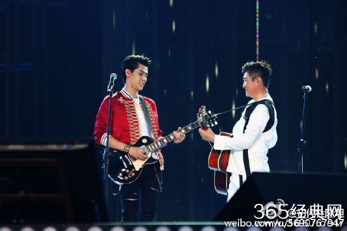 孙楠小女儿首度曝光 大眼萌萌哒