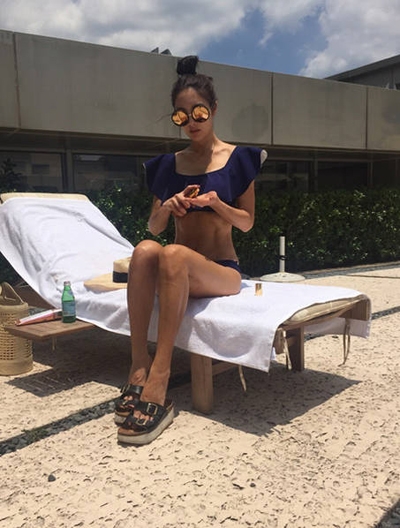 曹格娇妻晒性感照 身材逆天