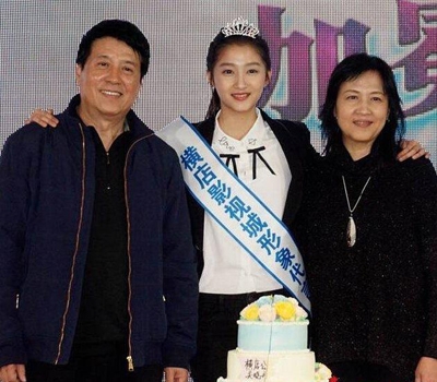 关晓彤身世遭扒 家庭背景曝光