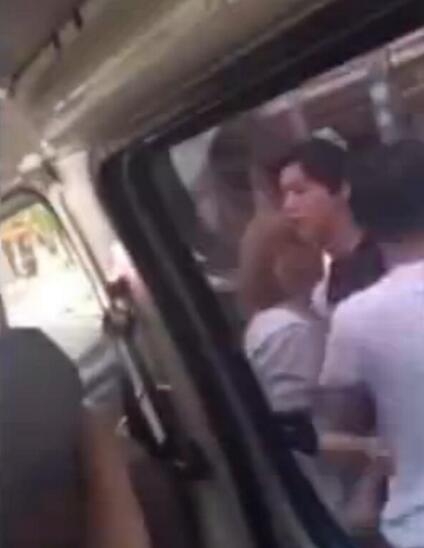 鹿晗怒斥跟车黄牛 情绪激动险起冲突