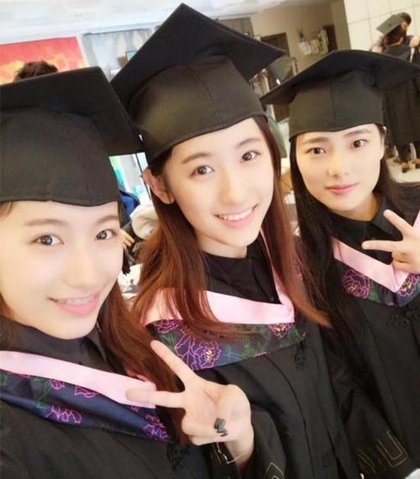 复旦双胞胎走红 青春靓丽备受关注