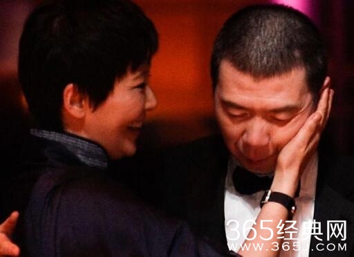 冯小刚示爱徐帆 网友感慨：最好的爱情