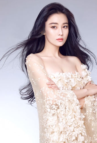 张馨予深夜遭“男粉”骚扰：门外喊叫发火