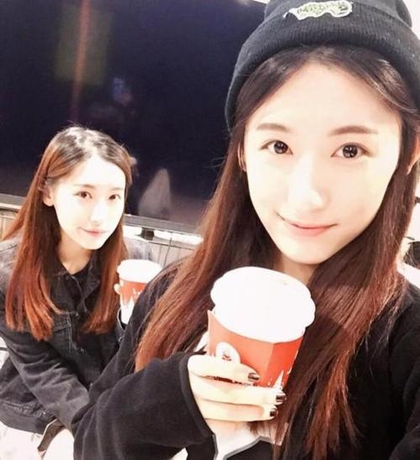 复旦双胞胎走红 青春靓丽备受关注