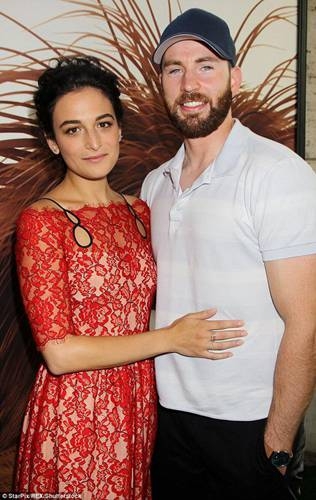 美国队长公布恋情 粉丝心碎