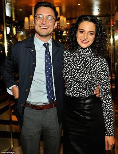 美国队长公布恋情 粉丝心碎