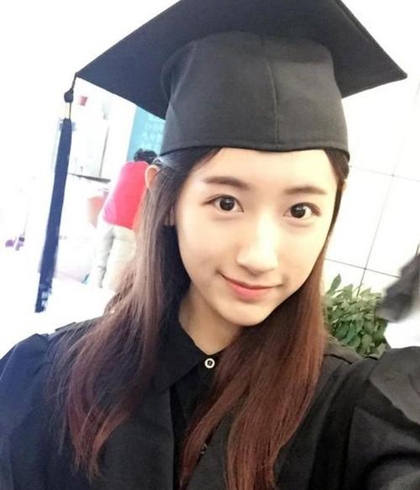 复旦双胞胎走红 青春靓丽备受关注