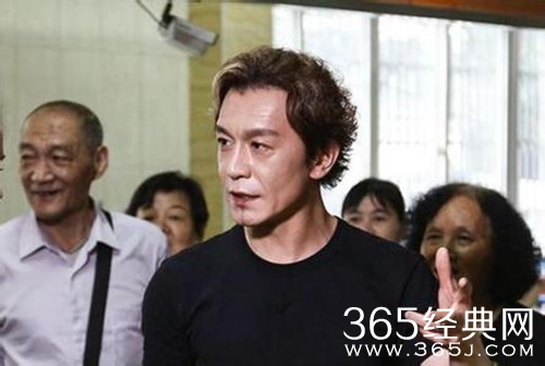 李咏接棒华少出任《2016好声音》主持