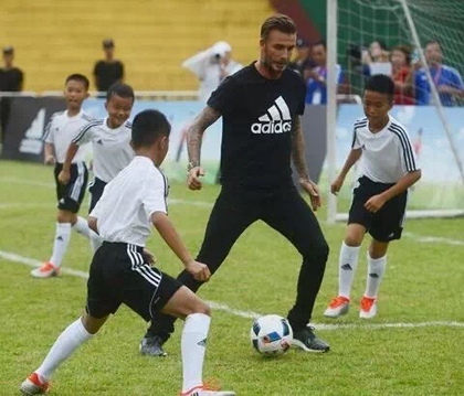 贝克汉姆空降广州 执信中学娱乐踢球