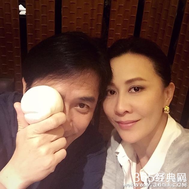 难得发狗粮 梁朝伟生日夫妻合照
