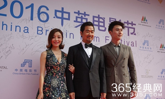 张国立荣获中英电影节特别贡献奖