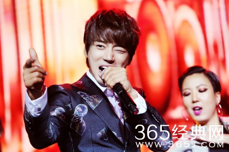 黄致列深圳献唱 与歌迷互动引爆全场热潮