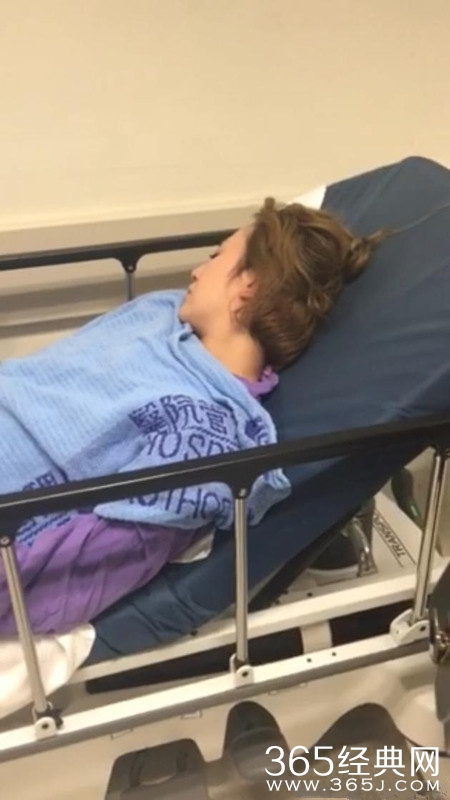 马丽香港病倒凌晨送医 睡过道病床