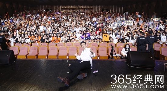 魏晨新专辑分享会开启 首站空降成都