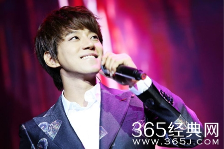 黄致列深圳献唱 与歌迷互动引爆全场热潮