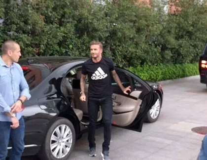 贝克汉姆空降广州 执信中学娱乐踢球