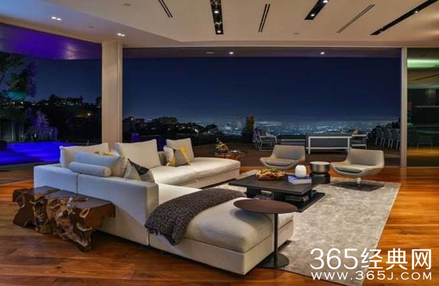 明星夫妻接连暴毙家中 诡异豪宅低价无人问津