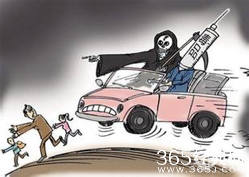 瘾君子拒捕刺民警 抽出50厘米长刀乱砍