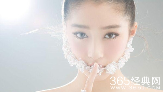 关晓彤被扒家底 背景强大自身优秀什么样的男人配得上？