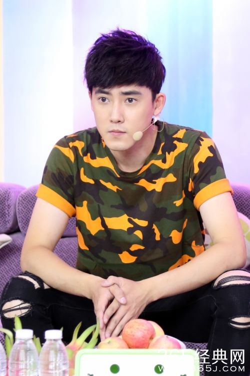 五阿哥张睿恋情曝光 与女友牵手吃烧烤