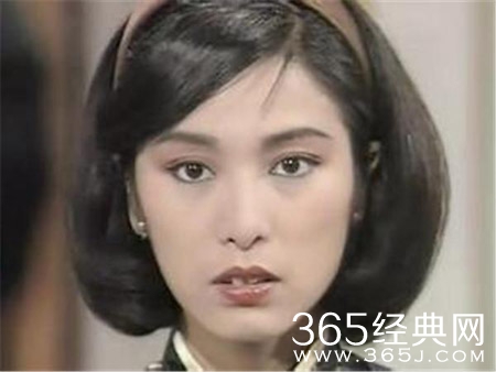 盘点成龙一生对不起的四个女人 竟然有她