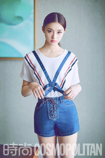 林允夏日写真大片曝光 气质出众演绎花季少女