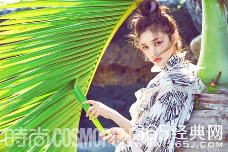 林允夏日写真大片曝光 气质出众演绎花季少女