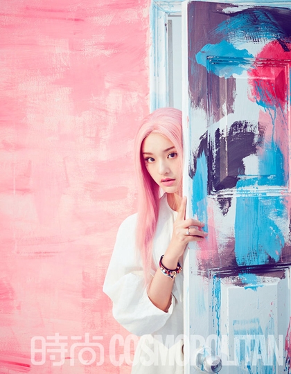 林允夏日写真大片曝光 气质出众演绎花季少女