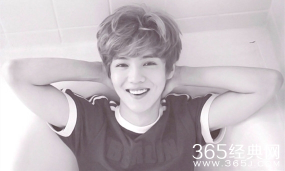 鹿晗罕见动怒情绪失控 为护粉丝下车训斥黄牛