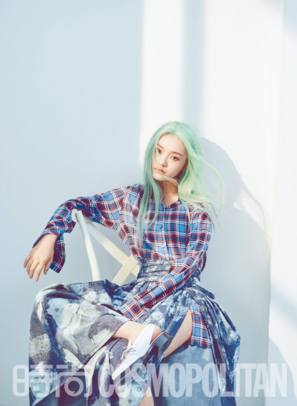 林允夏日写真大片曝光 气质出众演绎花季少女