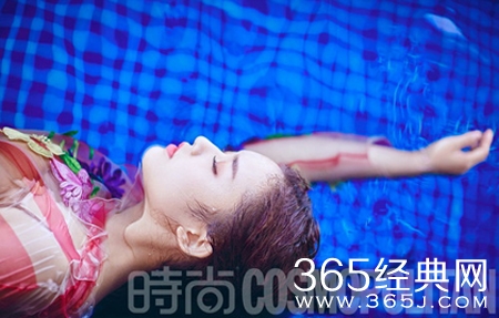 林允夏日写真大片曝光 气质出众演绎花季少女