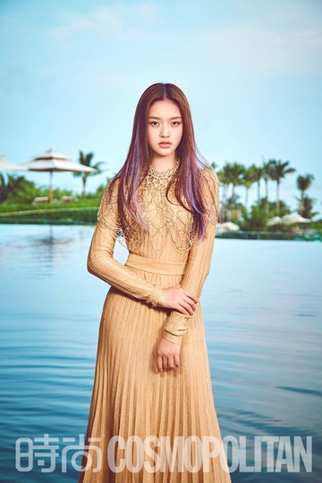 林允夏日写真大片曝光 气质出众演绎花季少女