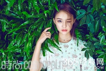 林允夏日写真大片曝光 气质出众演绎花季少女