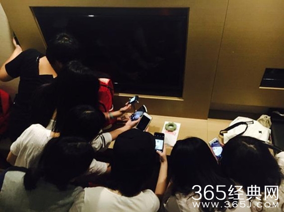 宋茜为粉丝买早饭 粉丝大呼送机要趁早