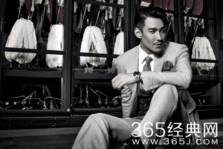 胡兵曝复古写真大片 尽显型男绅士魅力