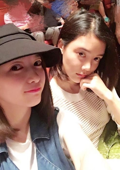 车晓晒与江疏影合影 好先生女主素颜大PK