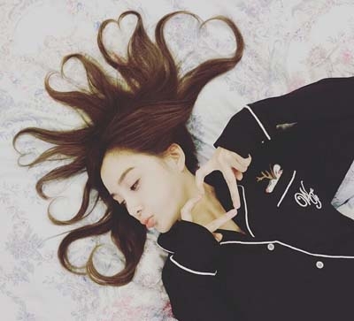 李小璐“床照”来袭 馨爷辛苦了