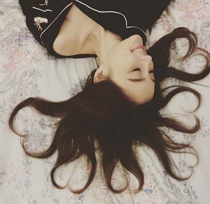 李小璐“床照”来袭 馨爷辛苦了