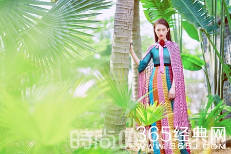 林允夏日写真大片曝光 气质出众演绎花季少女