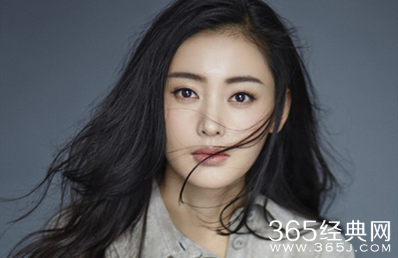 张天爱与粉丝互动 开了挂一样回复粉丝的问题