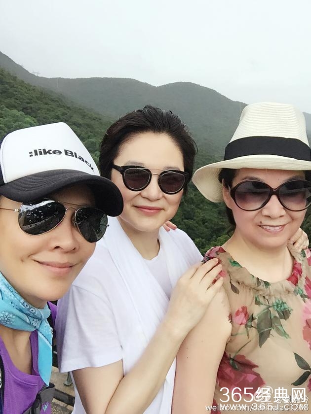 刘嘉玲林青霞晒合照 风韵不减女神依旧
