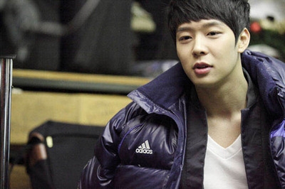 小鲜肉负新闻频发 粉丝经济危机重重