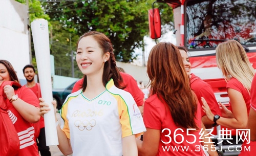 江一燕巴西担任奥运火炬手 传递奥运圣火