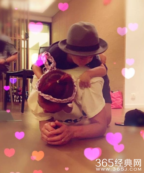 应采儿为儿子庆生 陈小春给子当马骑