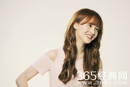 郑爽曝最新俏皮写真 美丽的小仙女又回来了